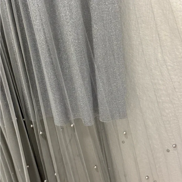 Elegant Gray Tulle Skirt - Picture 4 of 5